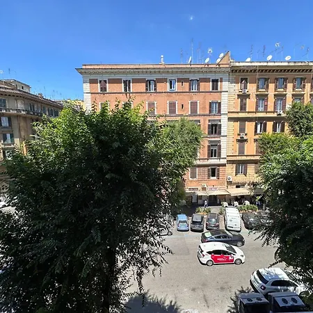 Colosseo Manzoni Termini 101 * ローマ